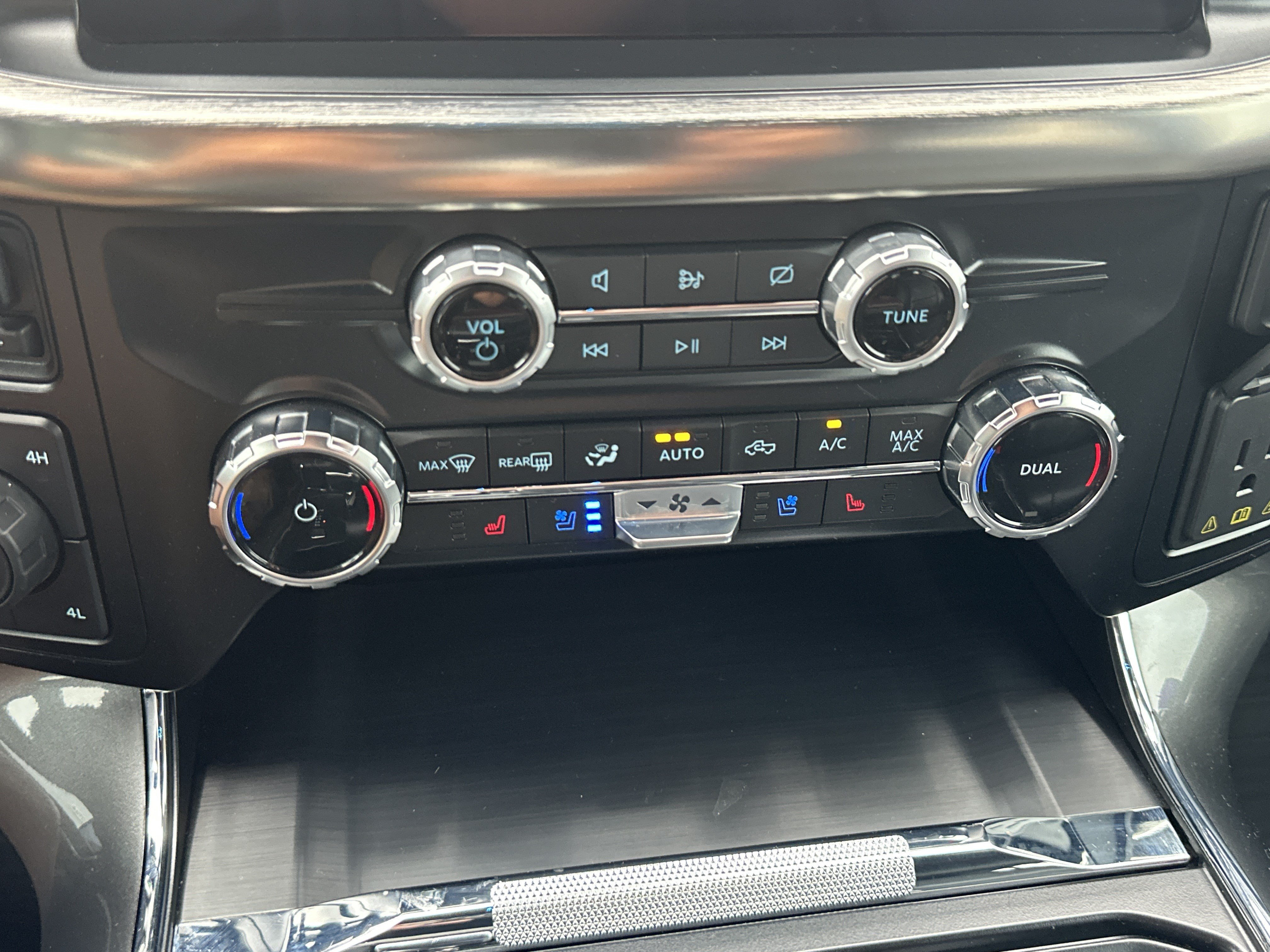 Used 2023 Oxford White Ford Lariat image 32
