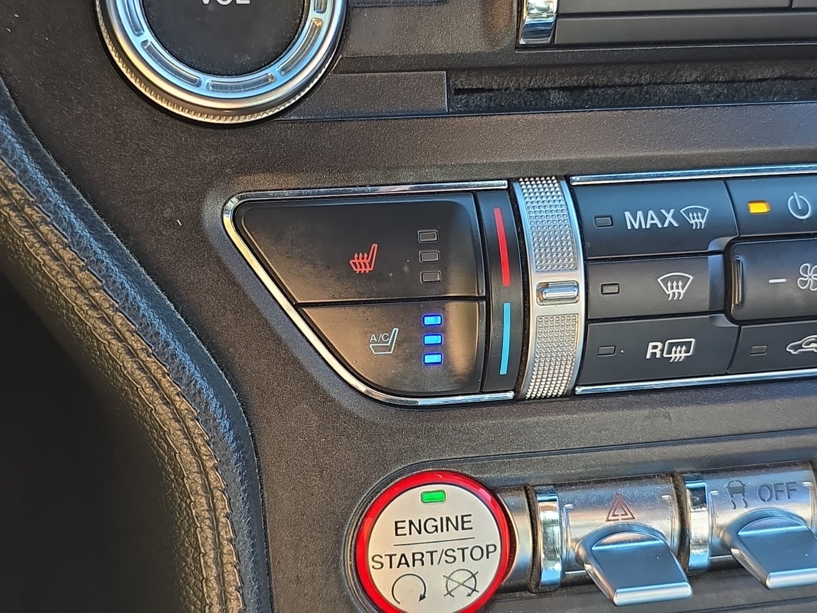Used 2015 White Ford GT Premium image 11
