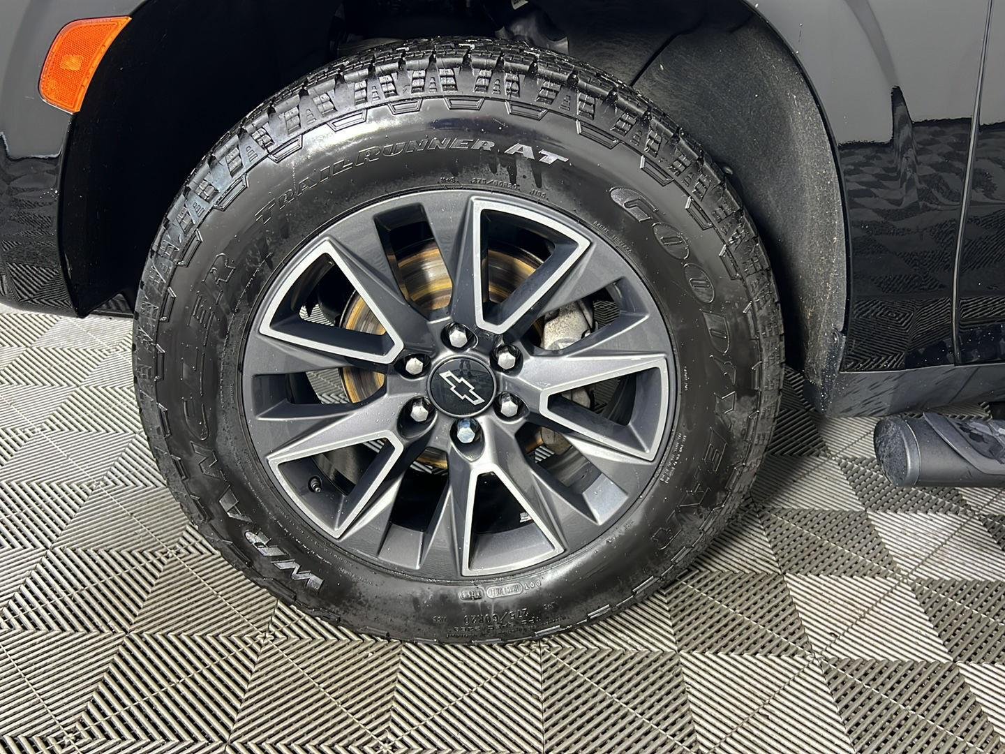 Used 2022 Black Chevrolet Z71 image 13
