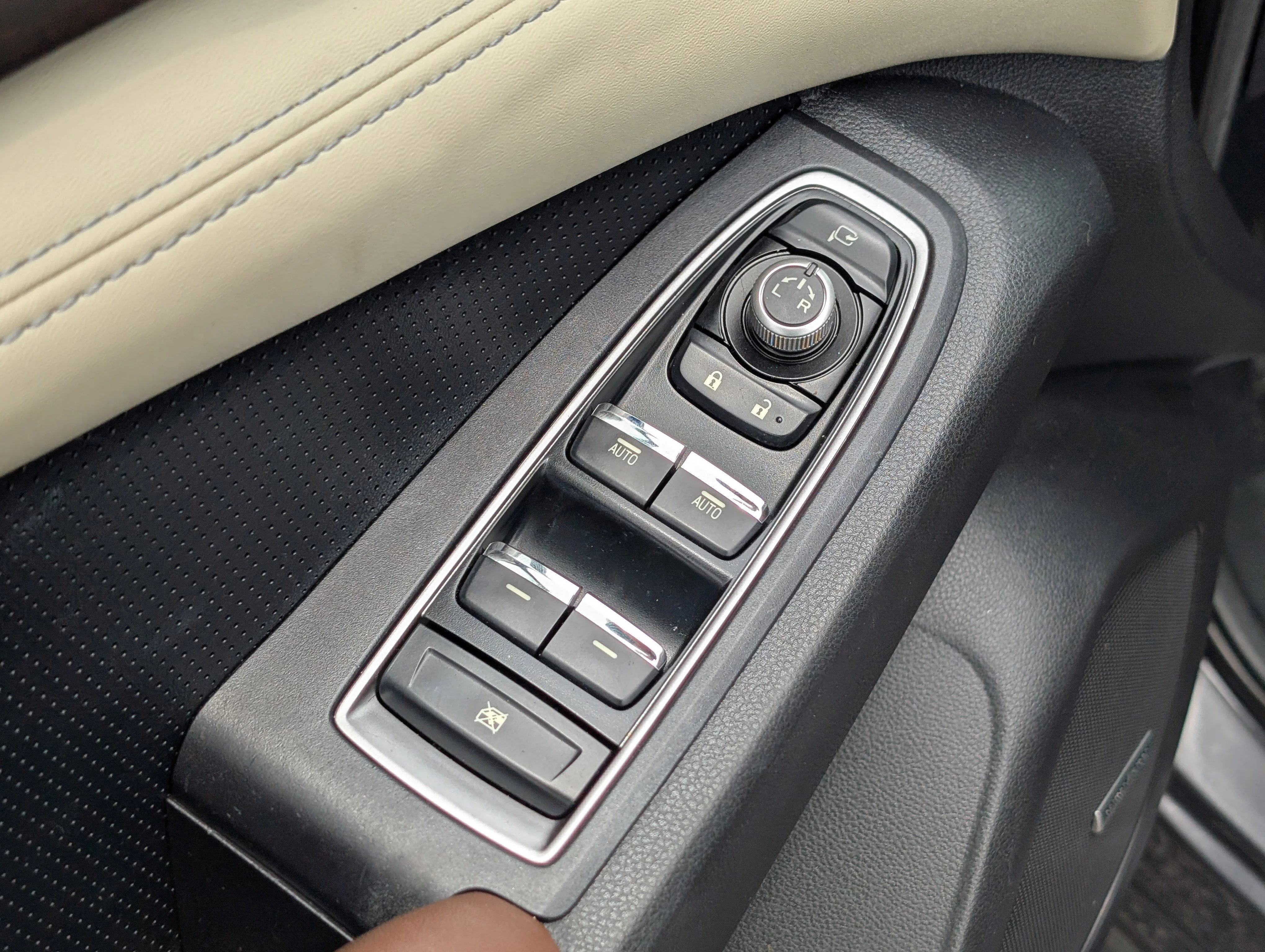 Used 2020 Magnetite Gray Metallic Subaru Touring image 16