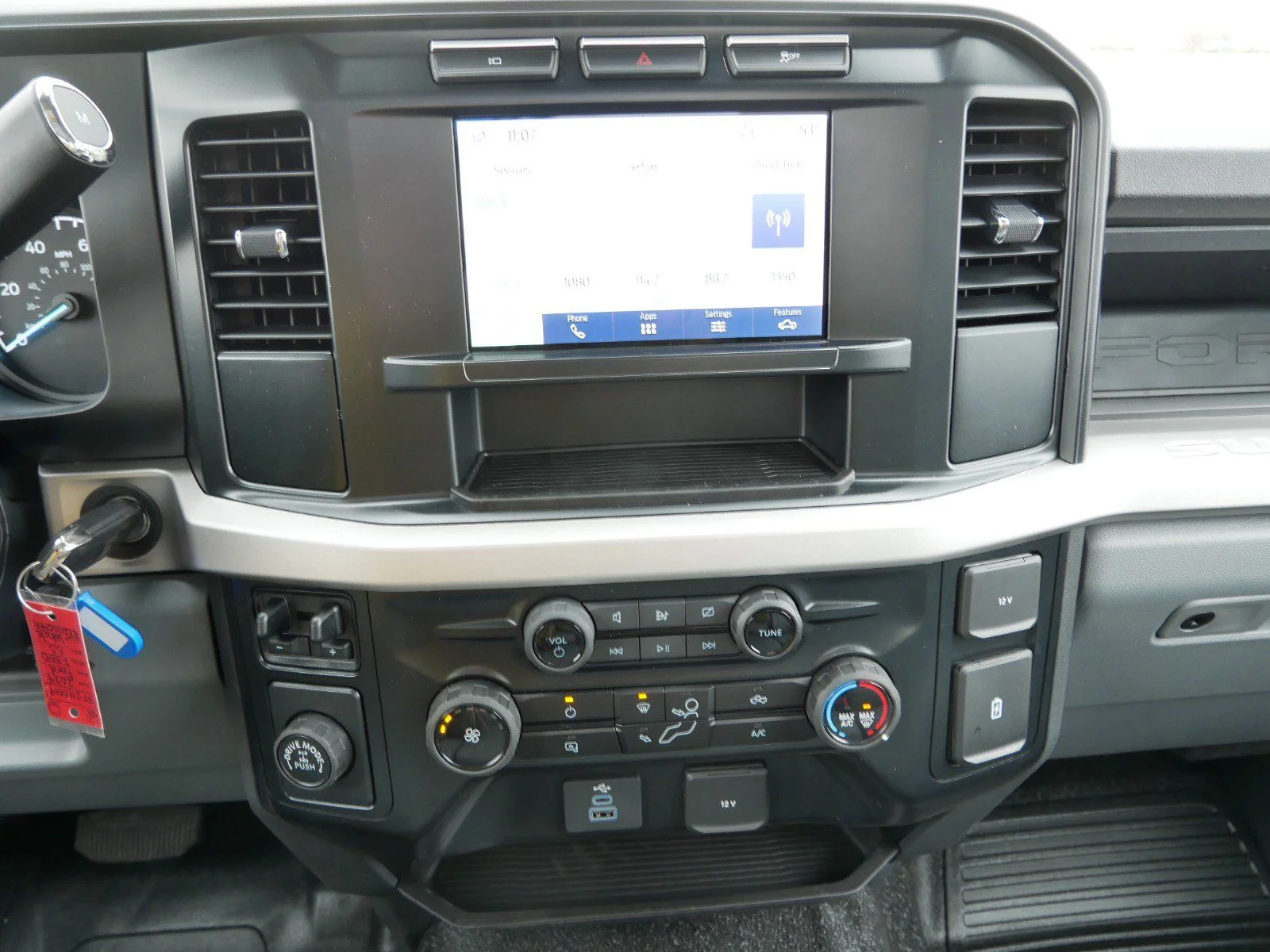 New 2024 Oxford White Ford F-350® XL image 18