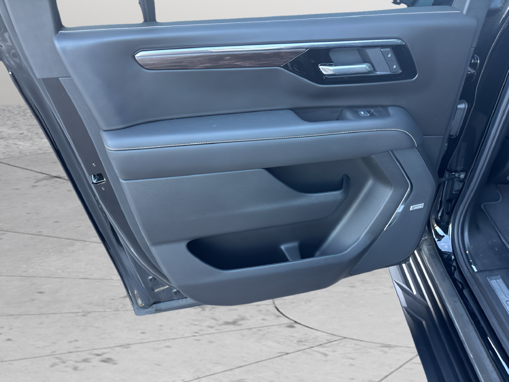 Used 2025 Black Chevrolet Premier image 33