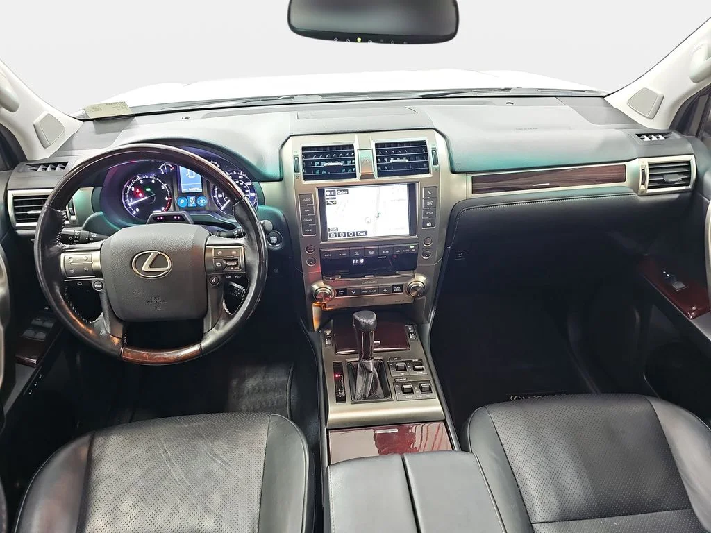 Used 2017 White Lexus 460 Luxury image 10