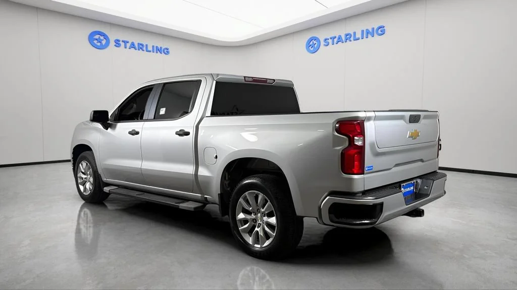 Used 2022 Silver Ice Metallic Chevrolet Custom image 6