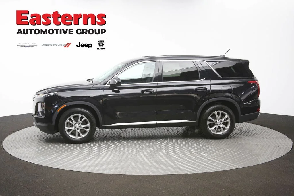 Used 2022 Black Hyundai SE image 61