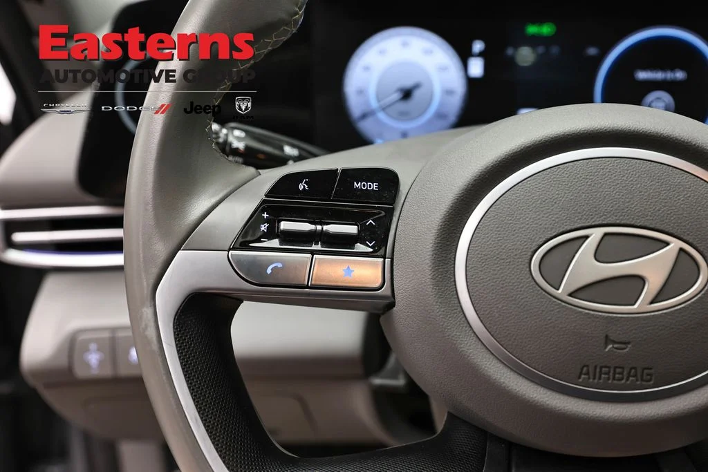 Used 2025 Gray Hyundai SEL Convenience image 14