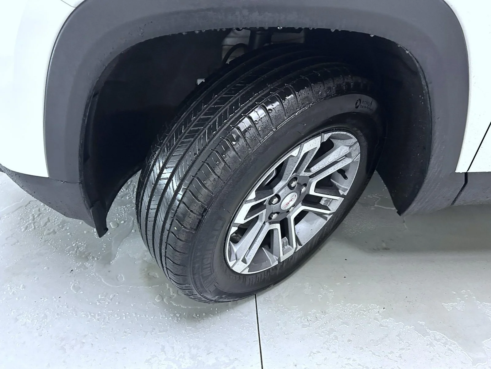 Used 2026 White GMC Elevation image 23