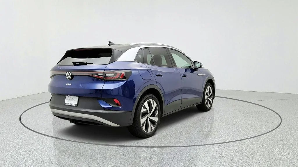 Used 2022 Dusk Blue Metallic/Black Roof Volkswagen Pro S AWD image 5