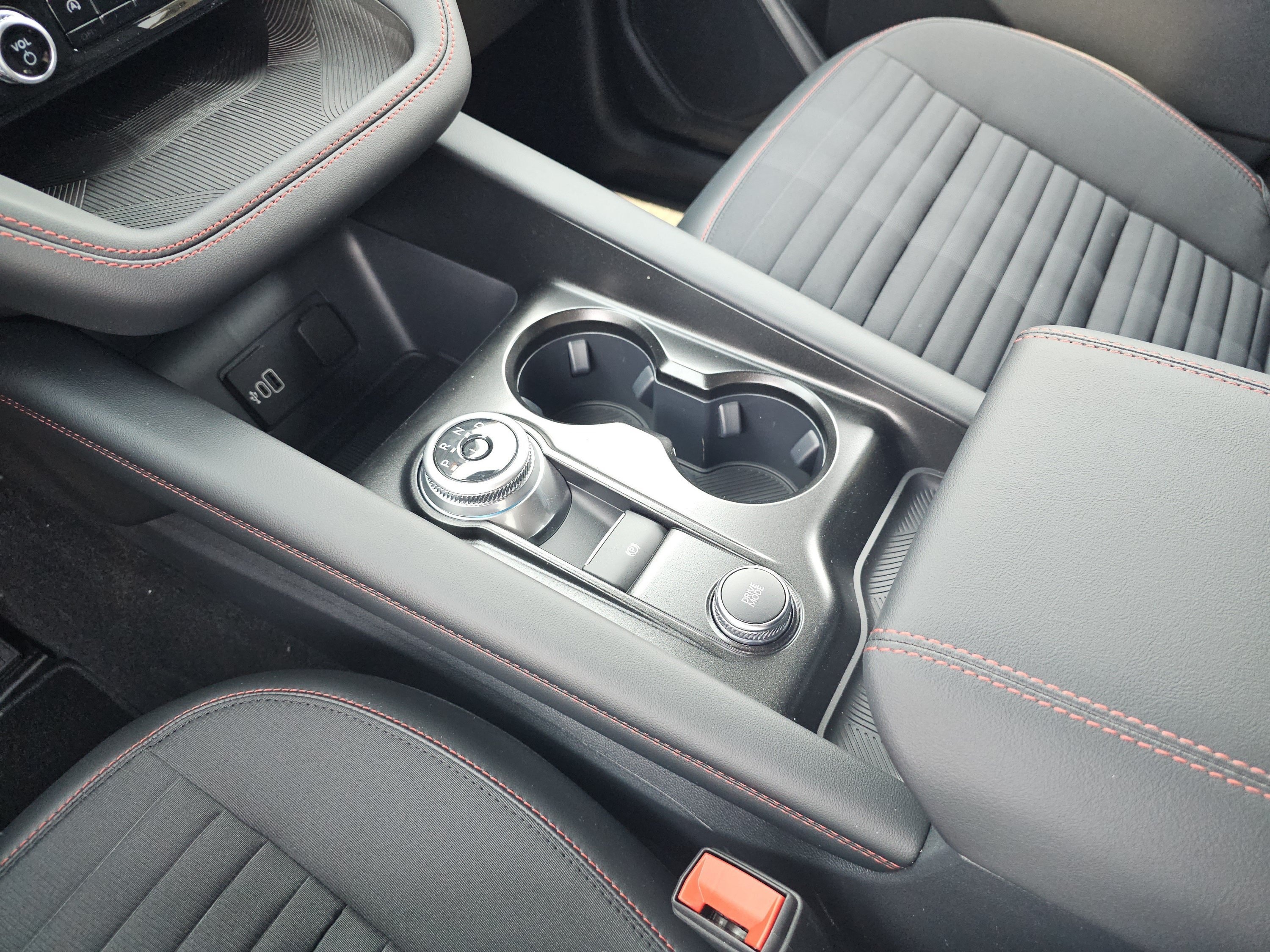 New 2026 Space White Metallic Ford ST-Line image 63
