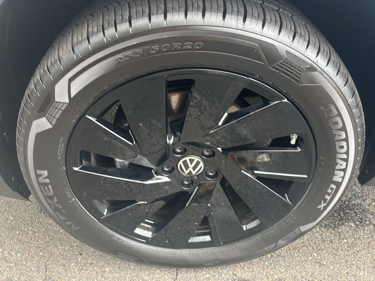 New 2026 Pure Gray Volkswagen 2.0T SE w/Technology image 8