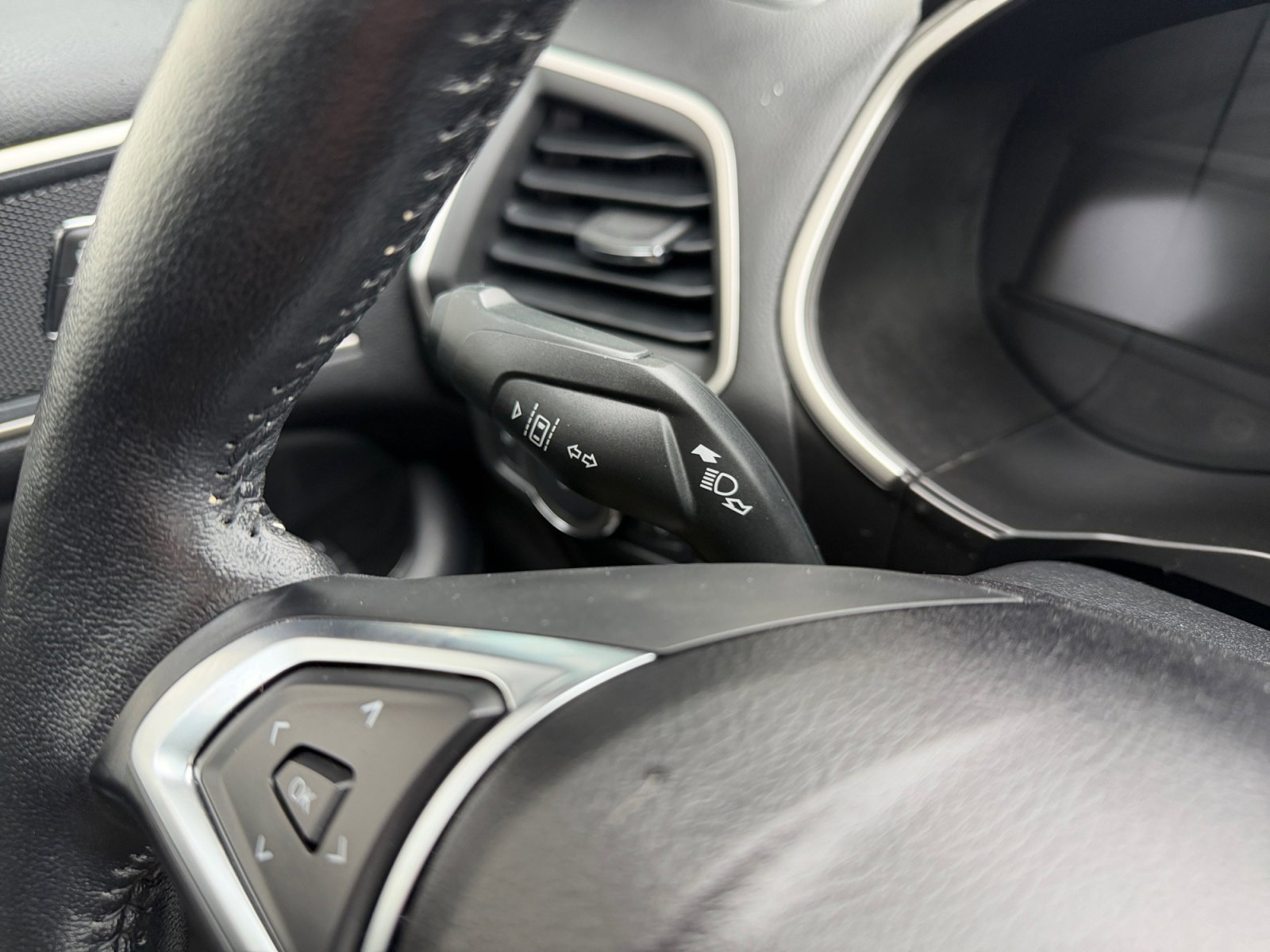 Used 2020 Black Ford SEL image 13