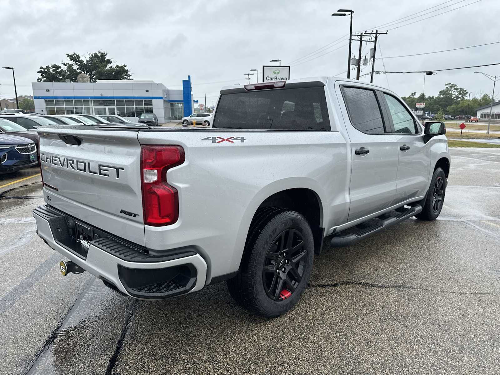 Used 2022 SILVER ICE METALLIC Chevrolet RST image 27
