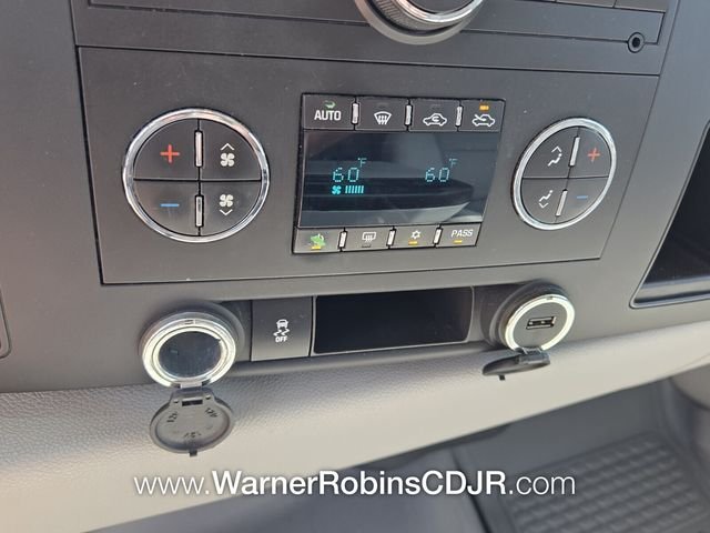 Used 2013 Silver GMC SLE image 23