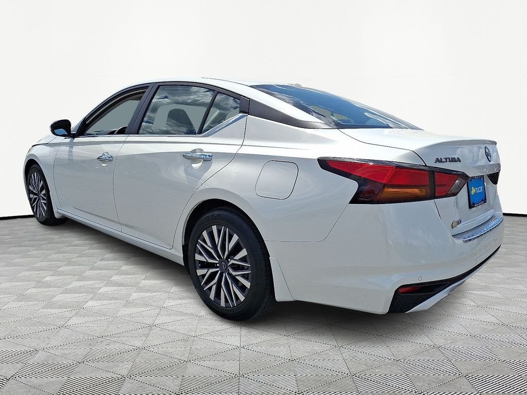 Used 2023 White Nissan 2.5 SV image 5