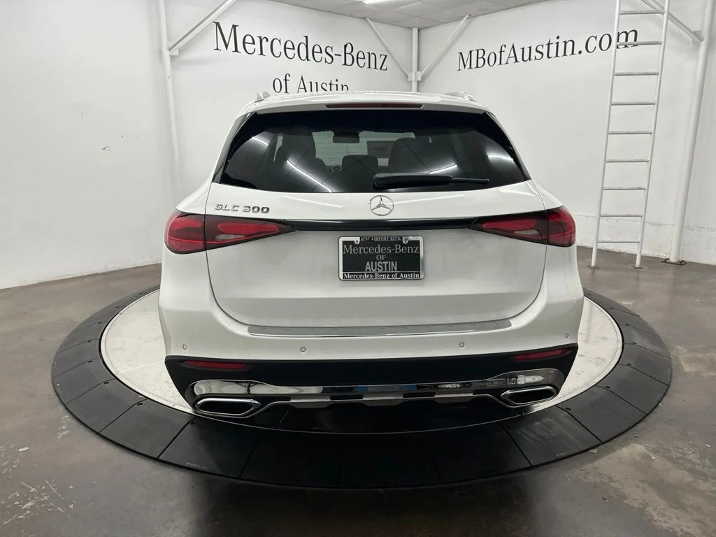 New 2027 White Mercedes-Benz GLC 300 image 6