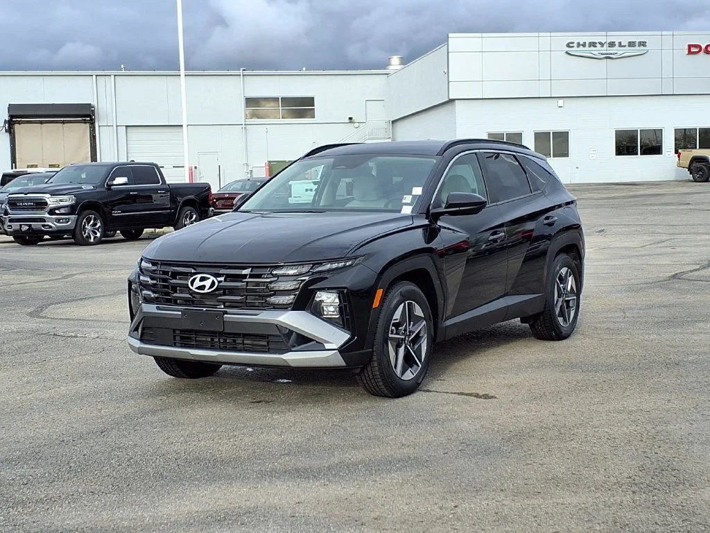 Used 2025 Hyundai Tucson SEL with VIN 5NMJB3DE8SH476179 for sale in Kansas City