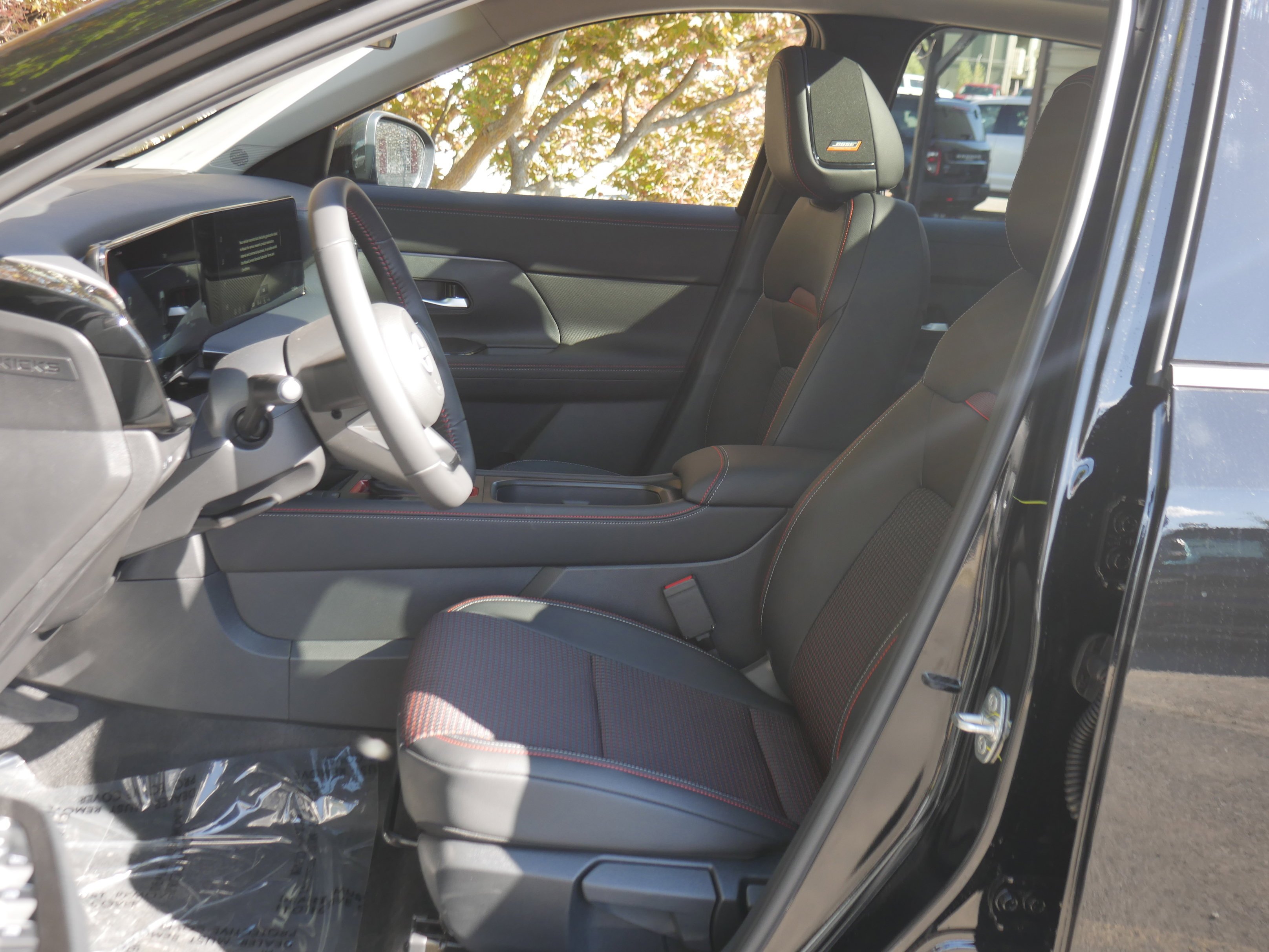 2026 Nissan KICKS SR AWD - Photo 3