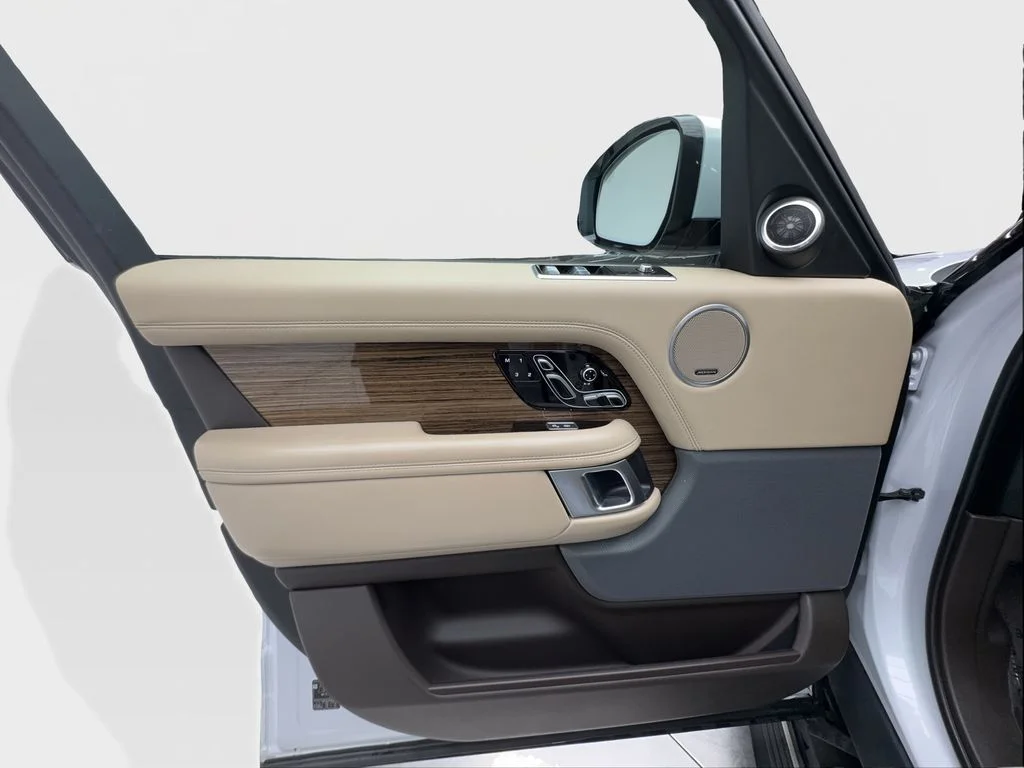 Used 2020 White Land Rover HSE image 21