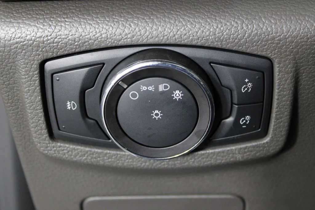 Used 2018 White Ford Limited image 25
