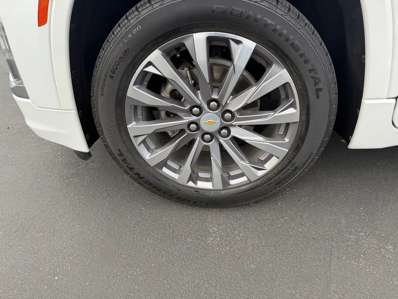 Used 2025 Glacier White Nissan SV image 29