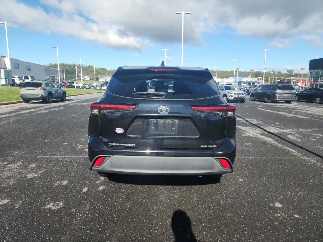 Used 2021 Black Toyota XLE image 6
