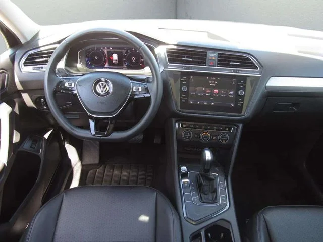 Used 2020 Deep Black Pearl Volkswagen  image 17