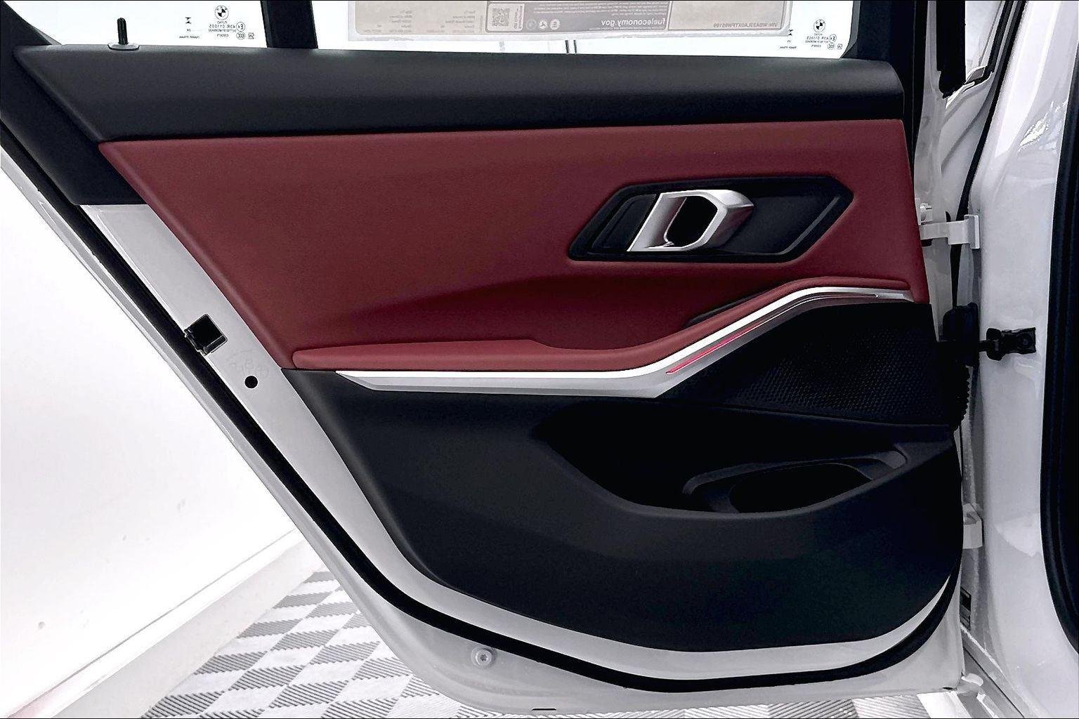 New 2026 Mineral White Metallic BMW 330i xDrive image 30