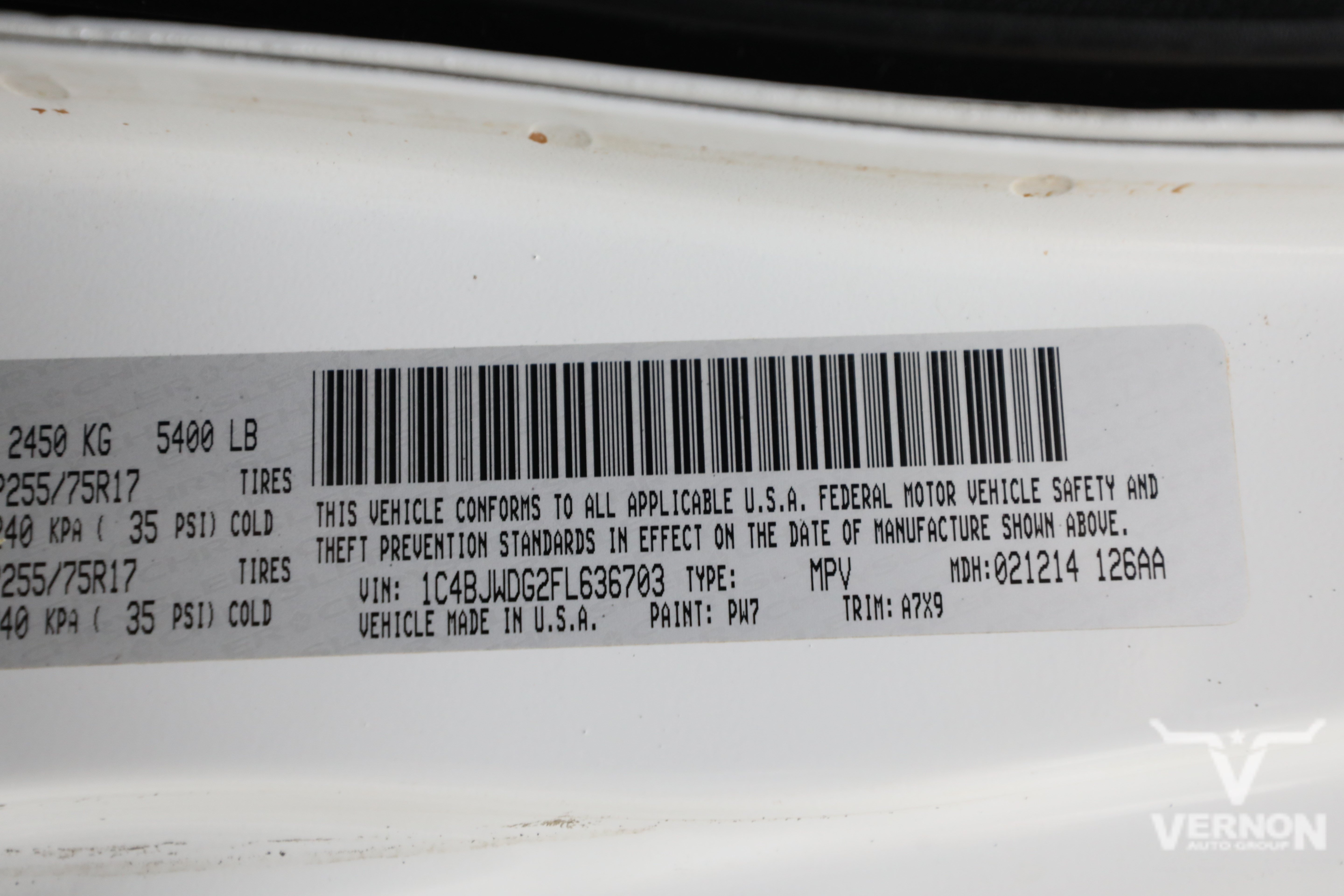 Used 2015 Bright White Clearcoat Jeep Y image 13