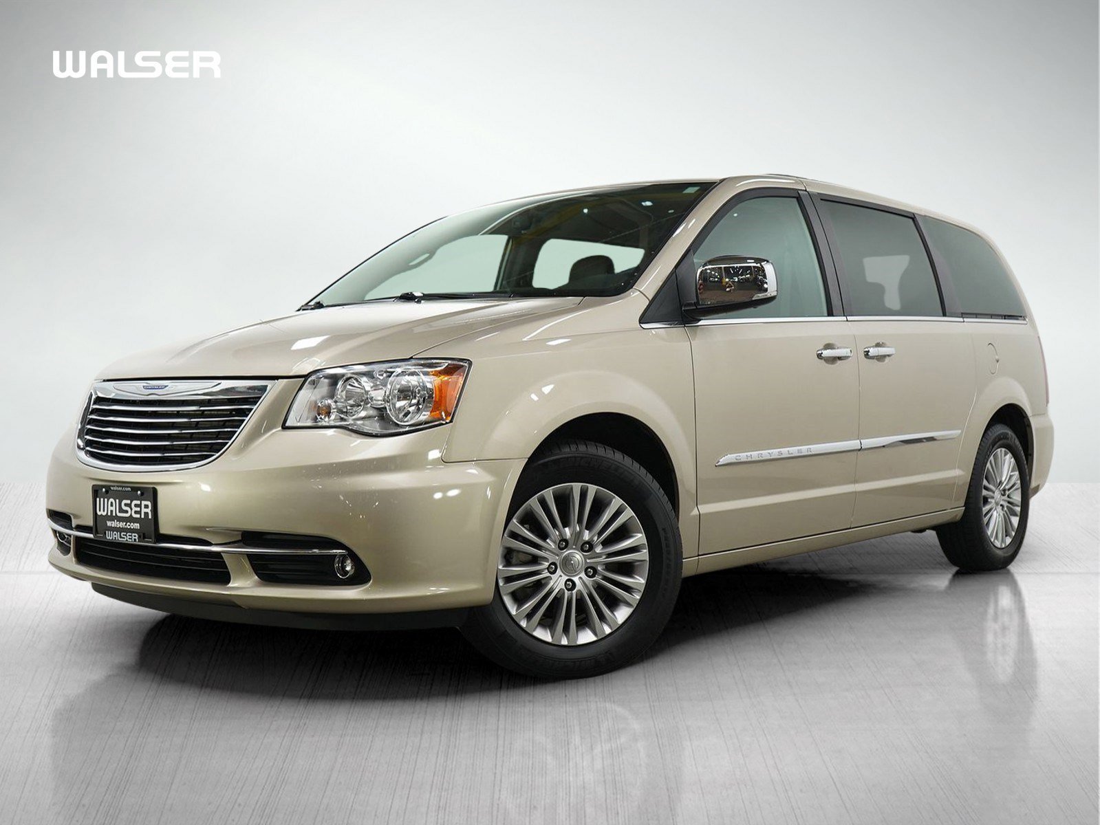 2015 Chrysler Town & Country Touring-L's photo
