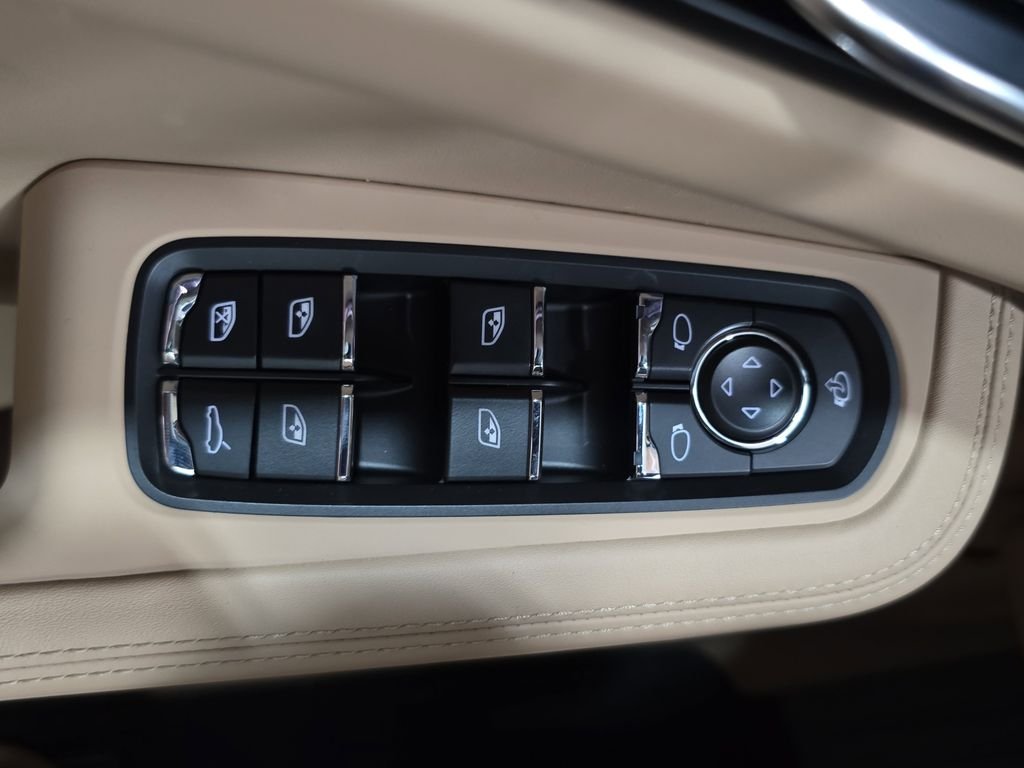 2026 Porsche Macan T - Photo 21