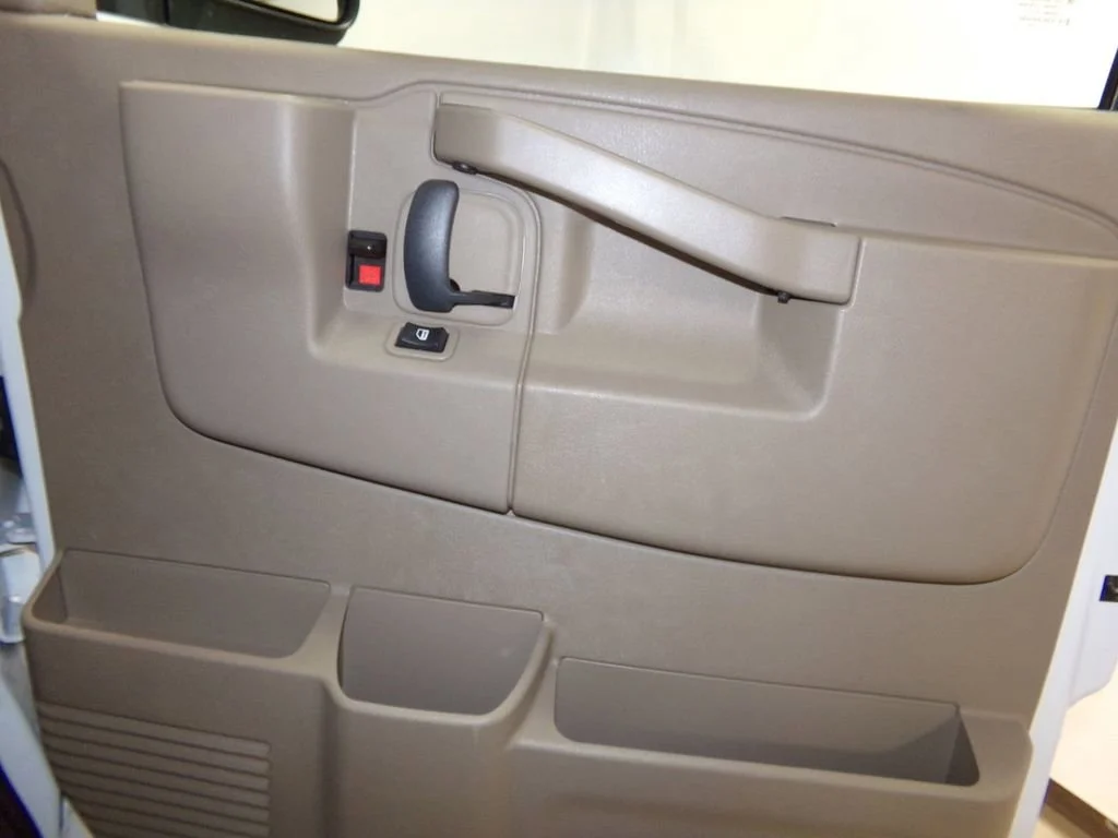 2025 GMC Savana Cargo Work Van - Photo 7