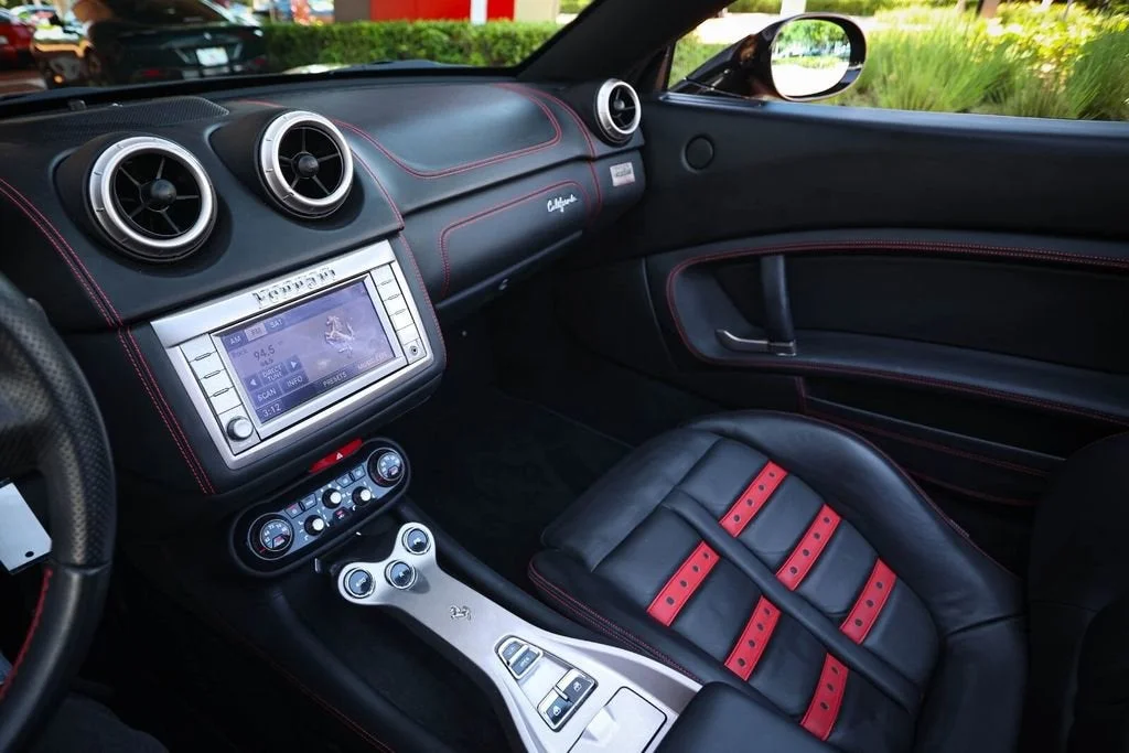 Used 2011 Nero Daytona Ferrari Base image 34