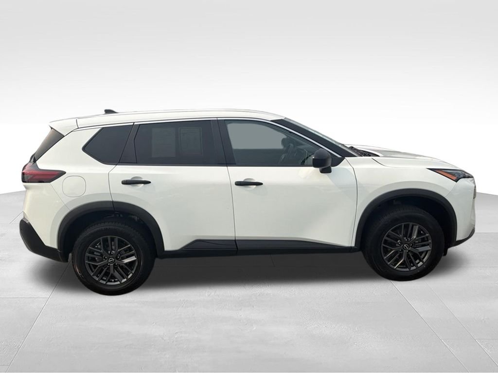 Used 2022 White Nissan S image 6