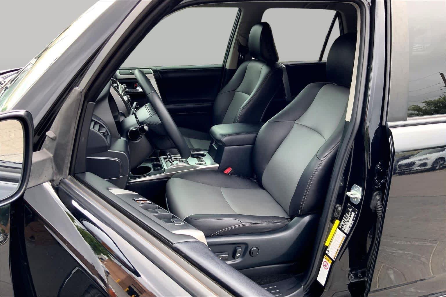 Used 2018 Midnight Black Metallic Toyota SR5 image 8