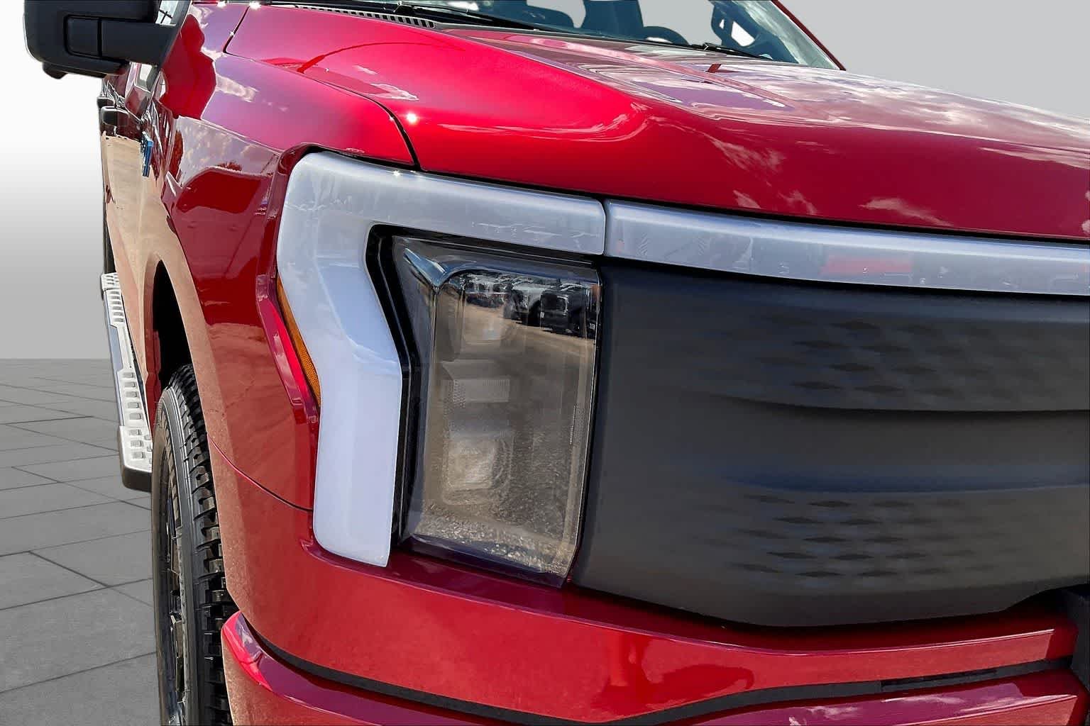 New 2025 Rapid Red Metallic Tinted Clearcoat Ford XLT image 13