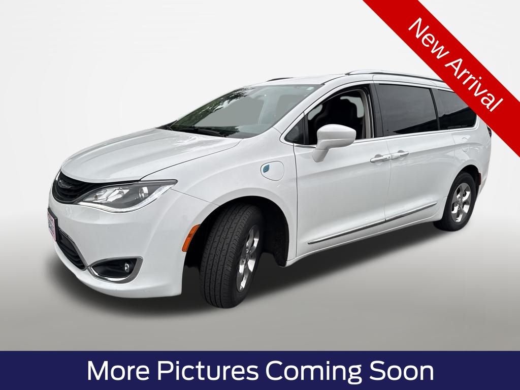 2018 Chrysler Pacifica Hybrid Touring L's photo