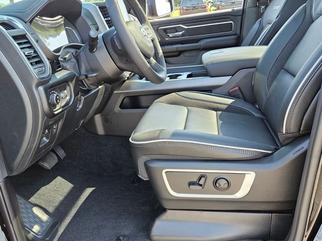 New 2026 Diamond Black Crystal Pearl-Coat Exterior Paint RAM Laramie image 7