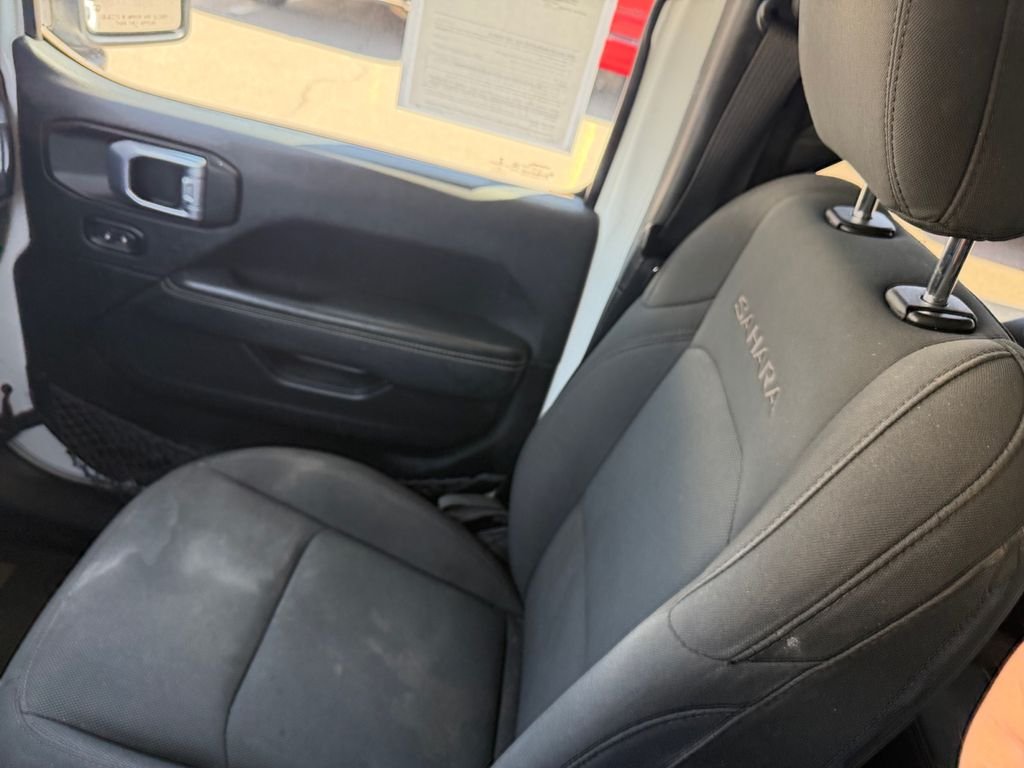 Used 2023 White Jeep Sahara image 19