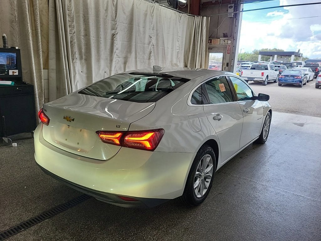 Used 2021 White Chevrolet LT image 10