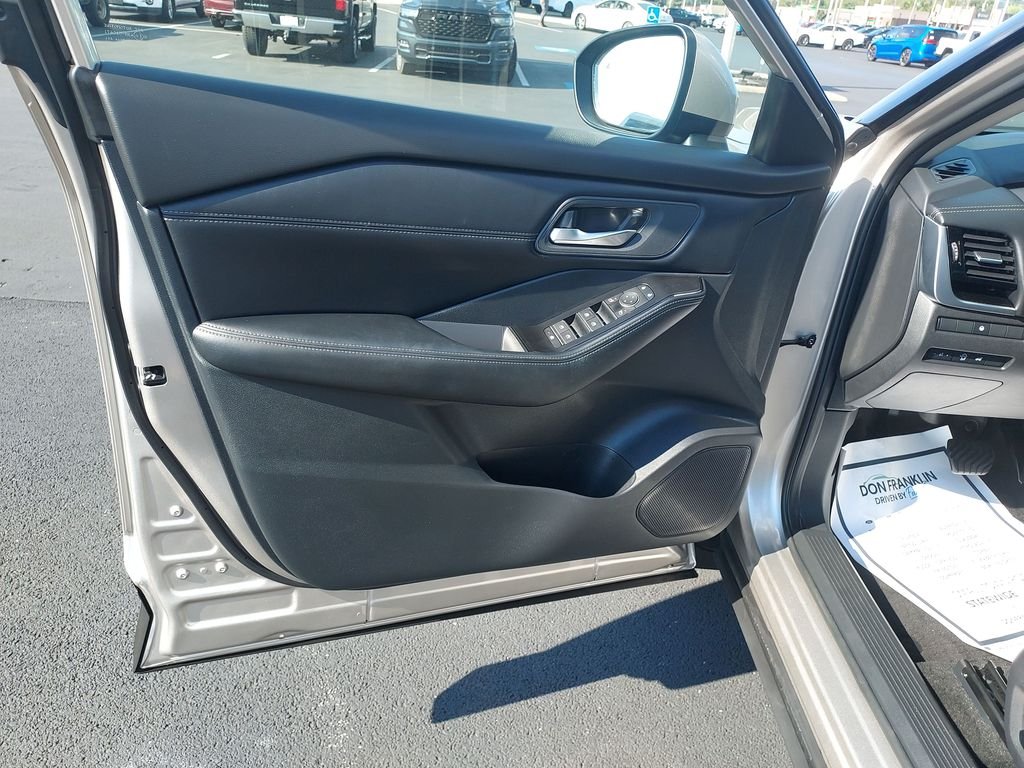 Used 2025 Gold Nissan SL image 12