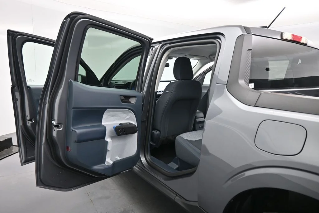 New 2026 Carbonized Gray Metallic Ford XLT image 15