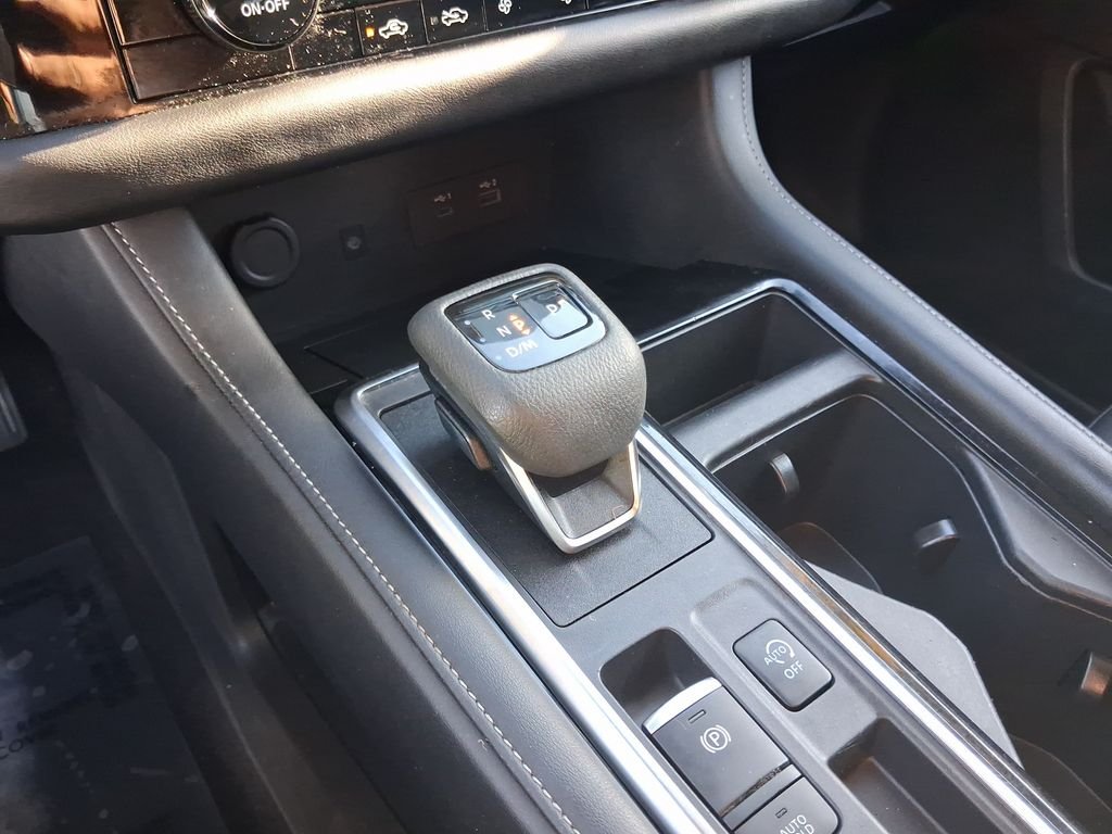 Used 2023 Silver Nissan SL image 24