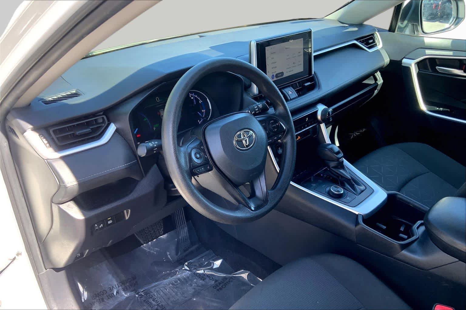 Used 2025 Ice Cap Toyota Hybrid XLE image 18