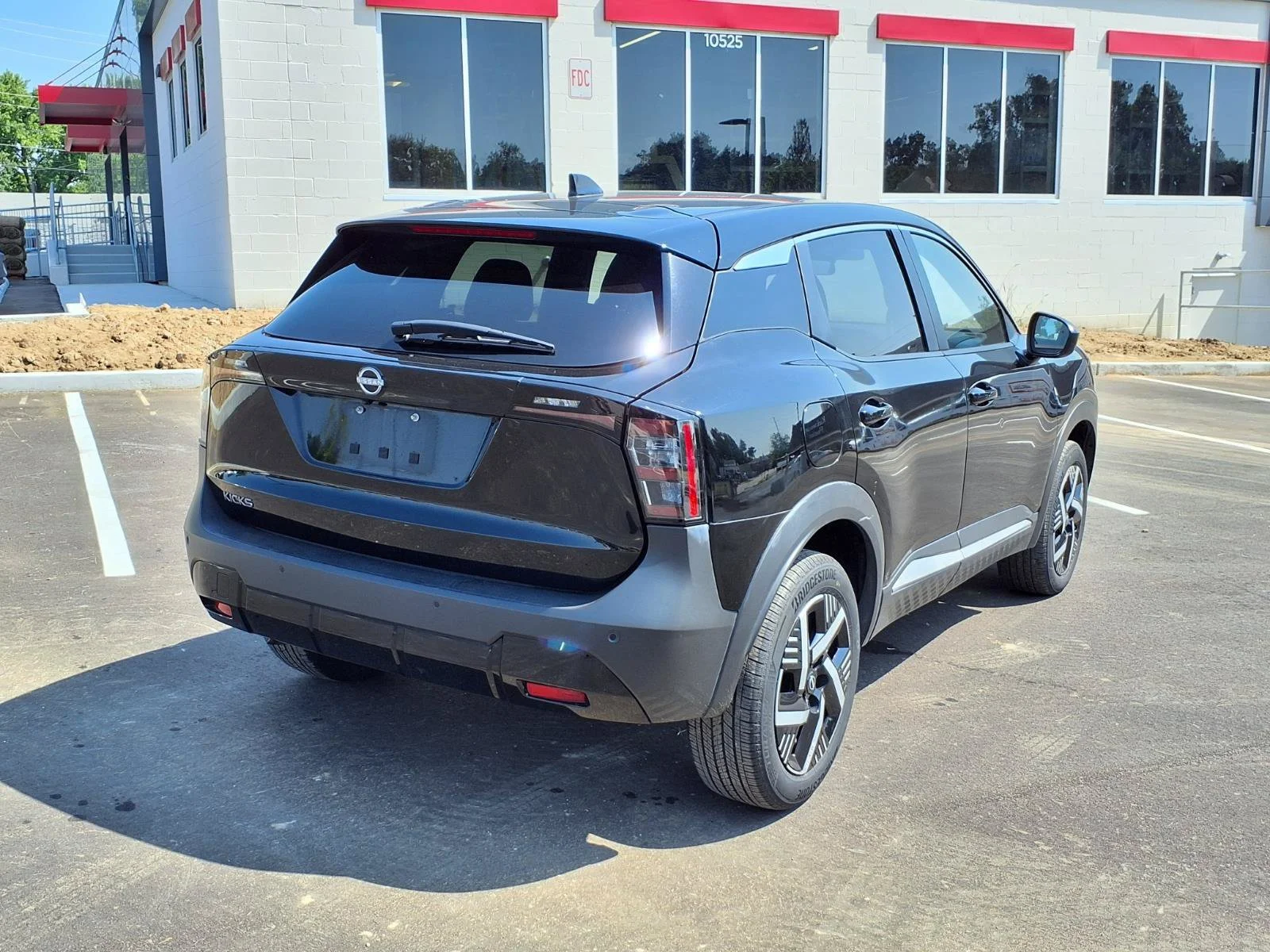 Used 2025 Super Black Nissan SV image 4
