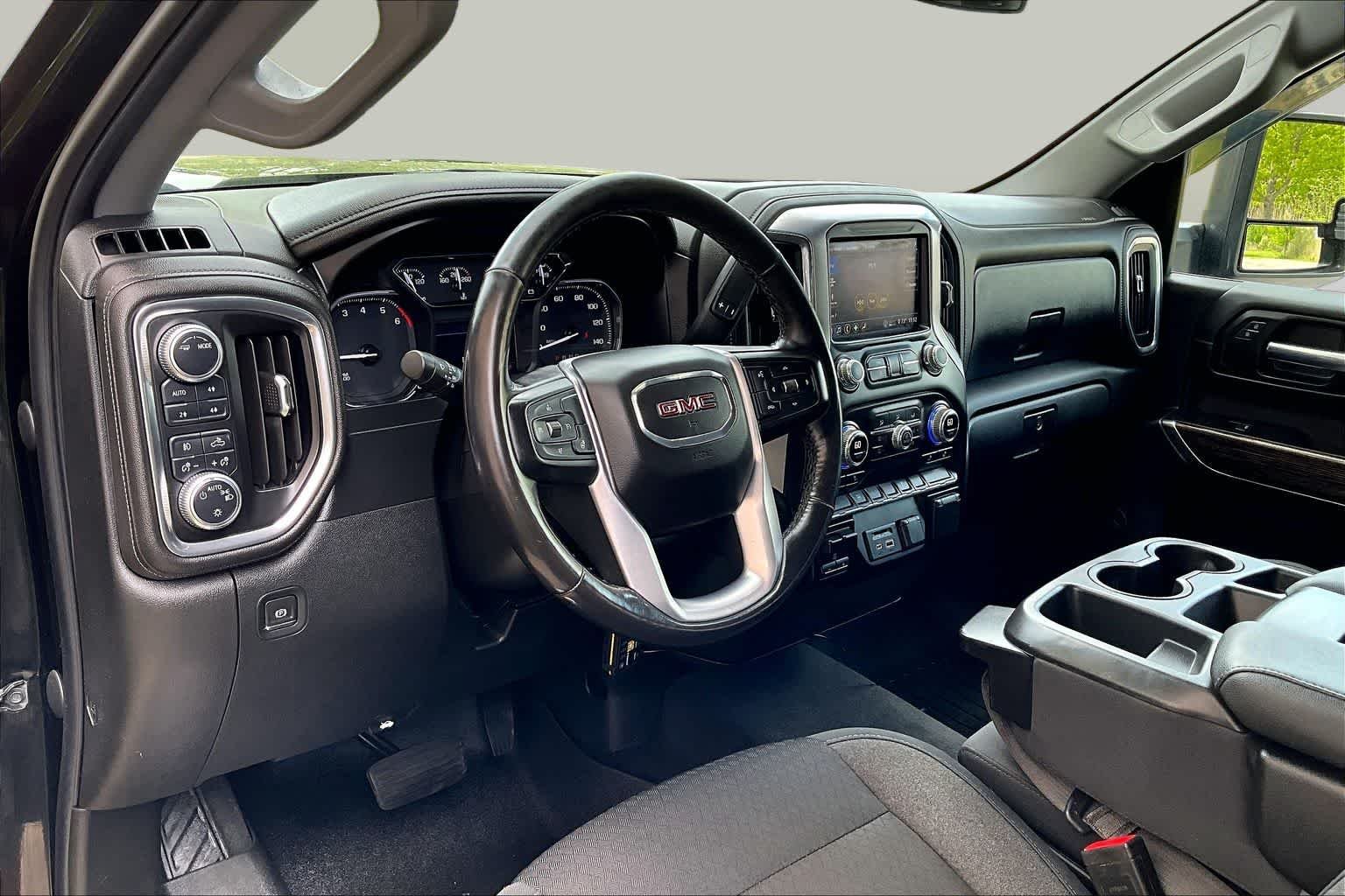 Used 2020 Onyx Black GMC SLE image 18