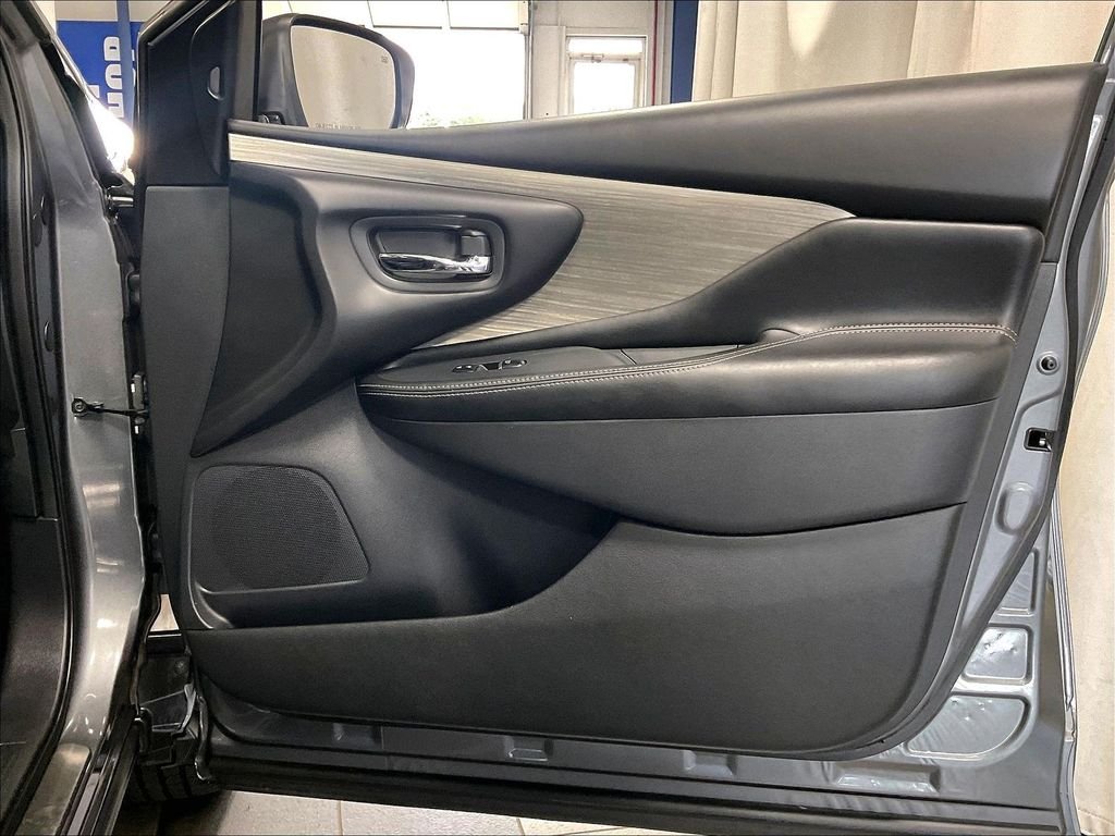 Used 2018 Gray Nissan SL image 12