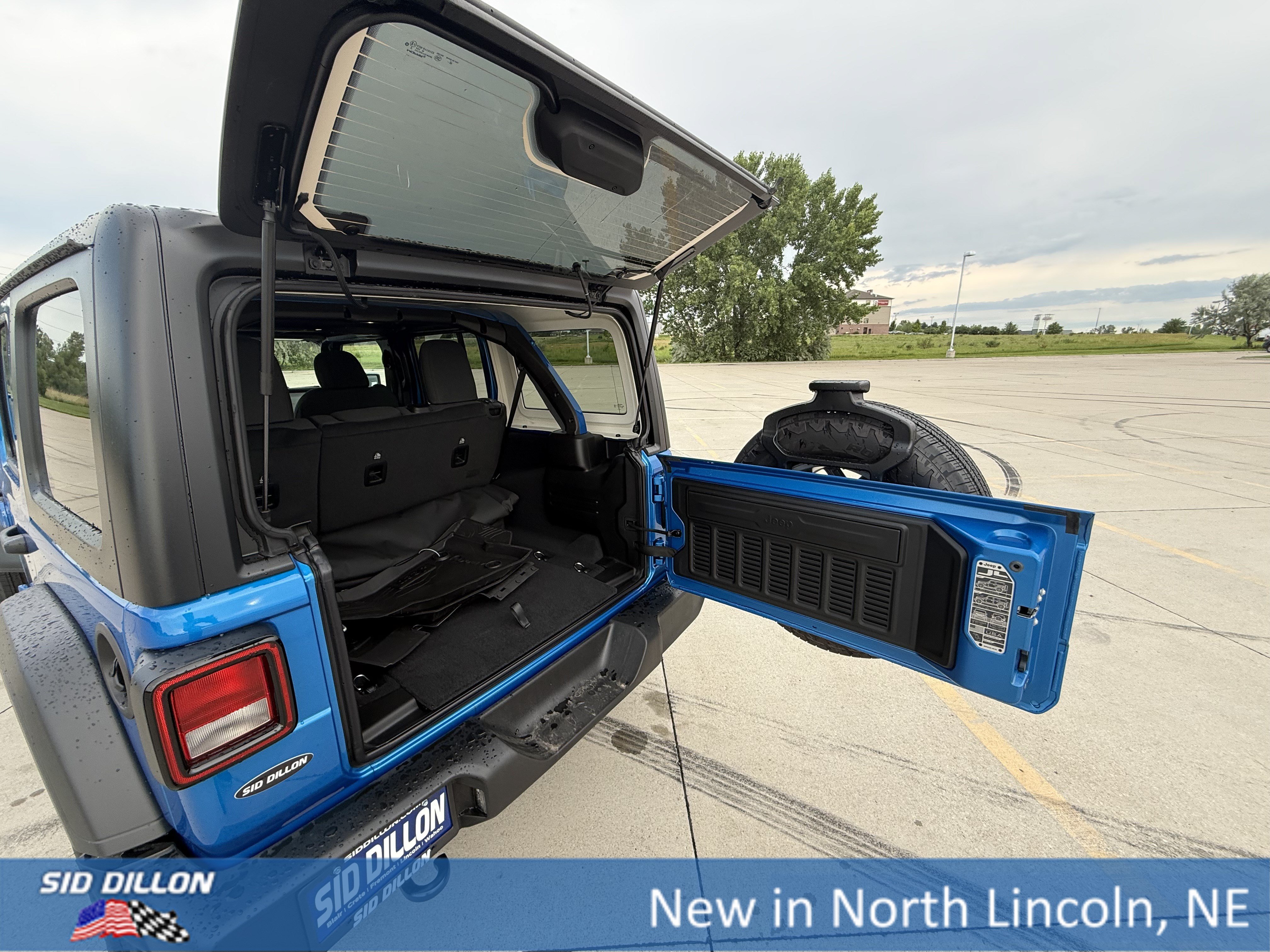 New 2026 Hydro Blue Pearl-Coat Exterior Paint Jeep 4-Door Sport S 4x4 image 6