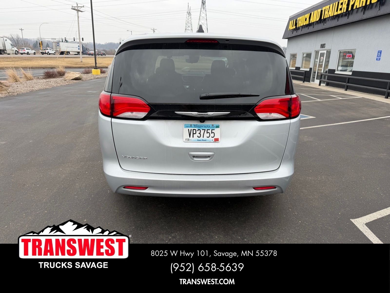 Used 2024 Silver Chrysler LX image 4