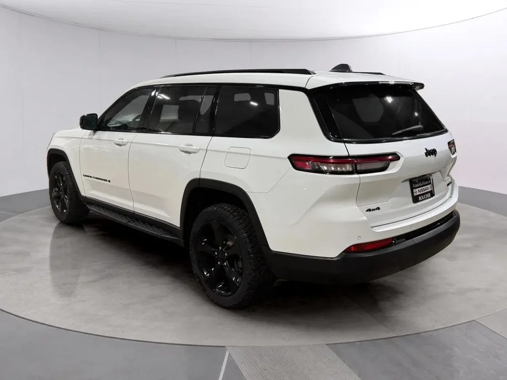 Used 2024 Bright White Clearcoat Jeep Limited image 5