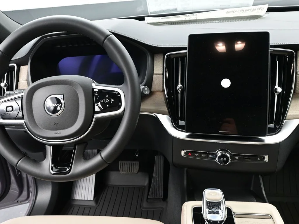 New 2026 Aurora Silver Volvo Plus image 21